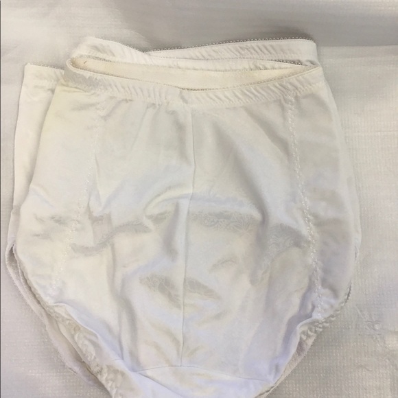 3 Bali Small White Brief Firm Control Shapers New 8973 - Picture 2 of 6